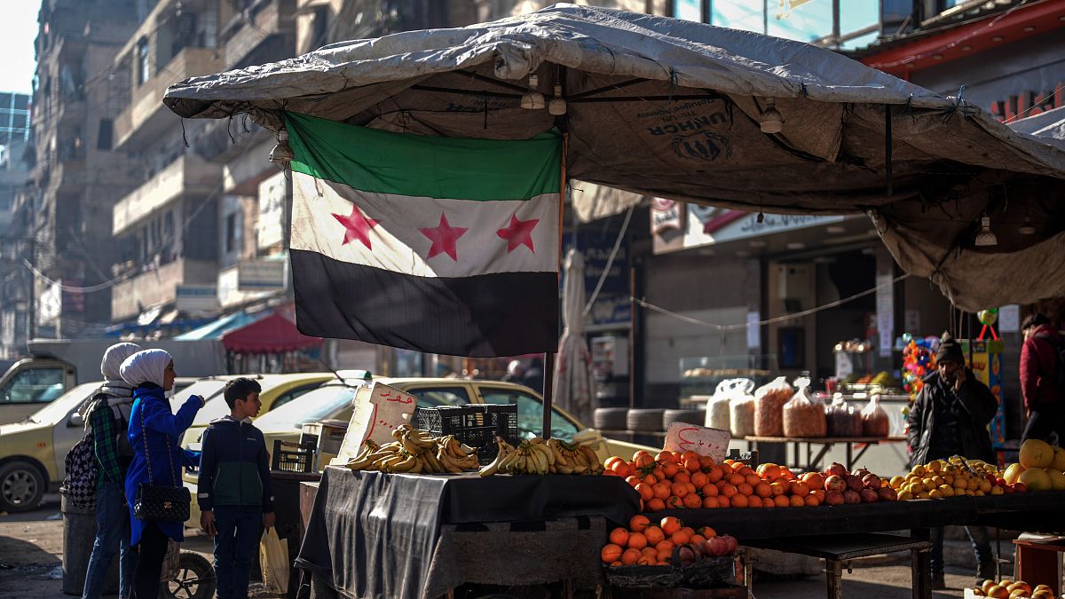 من قائد "تنظيم إرهابي" إلى رئيس انتقالي.. احتفالات في دمشق بعد تعيين الشرع رئيساً لسوريا