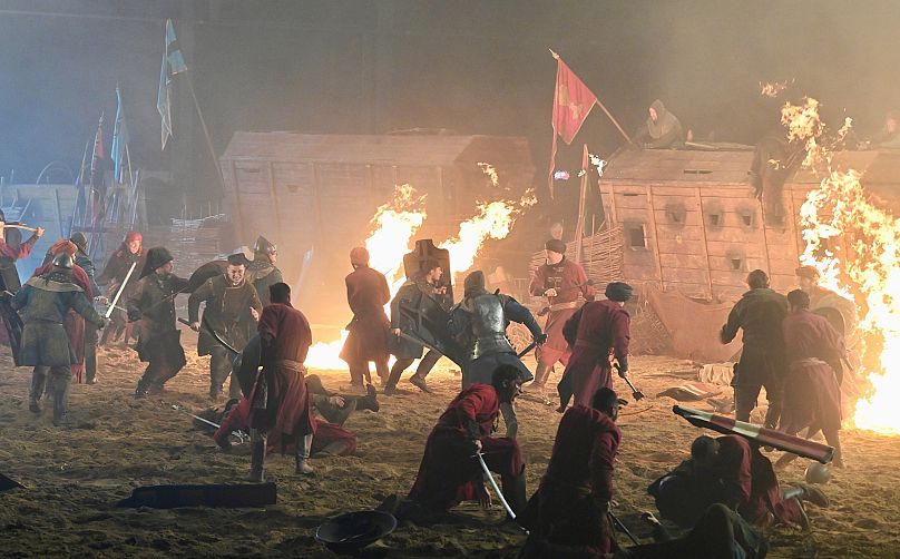 Csatajelenet a filmstúdióban a Nemzeti Filmintézet új fóti stúdiókomplexumának megnyitóján 2025. január 30-án