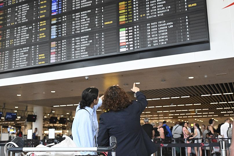 Viajeros en el aeropuerto de Bruselas el 19 de julio de 2024 (ARCHIVO)