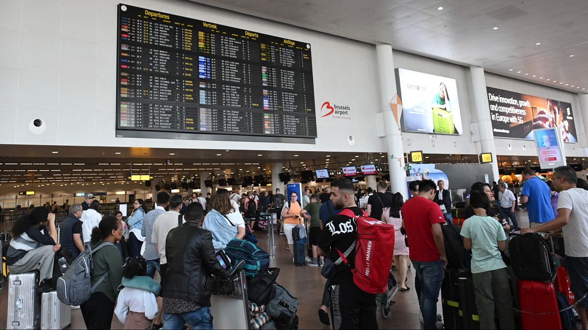 Másfél órára leállt a légiközlekedés Belgiumban, Robert Fico gépét is visszafordították