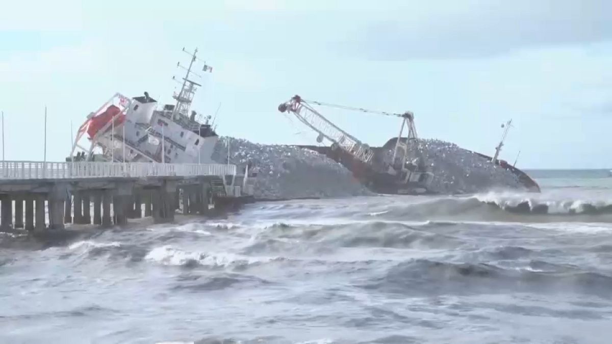 Un cargo chypriote contenant 102 tonnes de carburant échoué sur la côte toscane