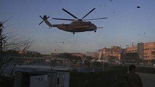 Helicóptero do Hamas com uma das reféns libertadas na quinta-feira