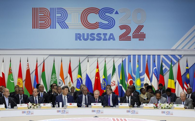 Presidentes dos países pertencentes aos BRICS na sessão de formato Outreach/BRICS Plus em Kazan, Rússia, quinta-feira, 24 de outubro de 2024.