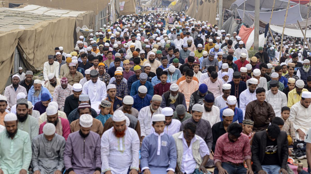 أكبر تجمع للمسلمين بعد الحج .. مهرجان ديني على ضفاف نهر توراغ في بنغلاديش