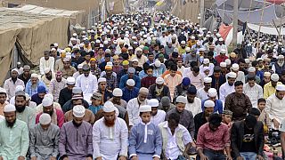 Milhares de muçulmanos vieram do estrangeiro para este encontro. 