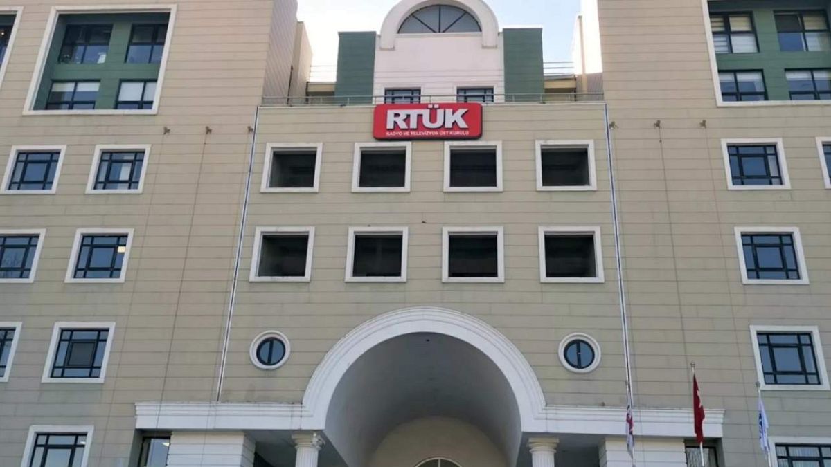 Sözcü ve Halk TV'ye 10 gün karartma: AP Raportörü 'Orwell bile hayal edemezdi' dedi