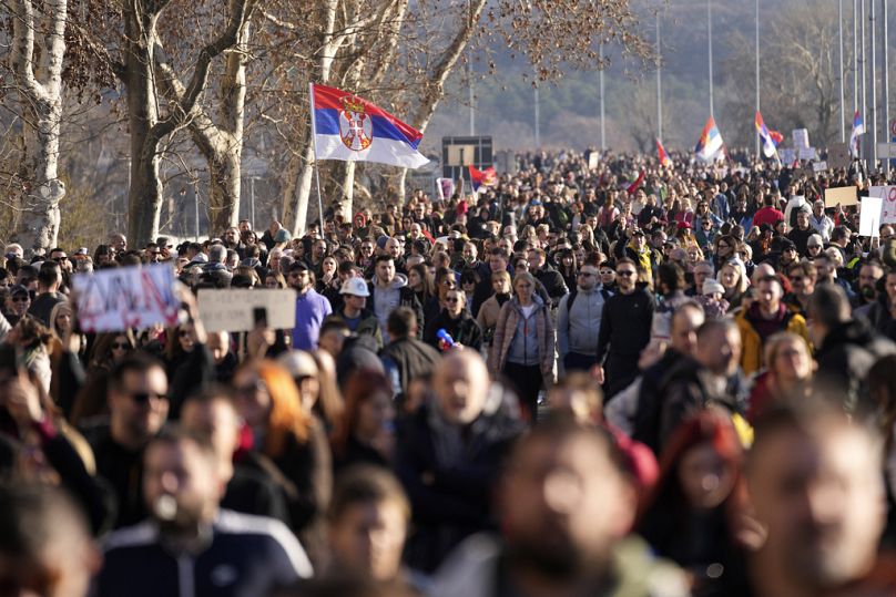 Μαζική πορεία διαμαρτυρίας στο Νόβι Σαντ 