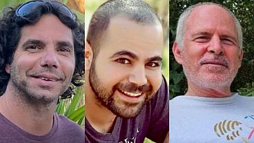 Da esquerda para a direita,  Ofer Kalderon, Yarden Bibas e Keith Siegel