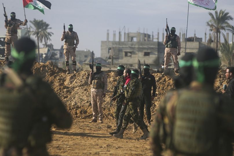 A Hamász átadja a 34 éves izraeli Yarden Bibast a Vöröskeresztnek a negyedik fogolycsere keretein belül