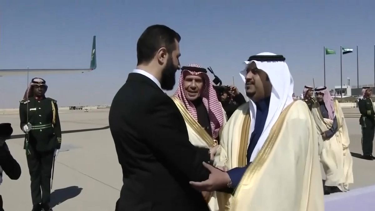 الرئيس السوري الانتقالي أحمد الشرع يصل الرياض في أول زيارة رسمية الى السعودية