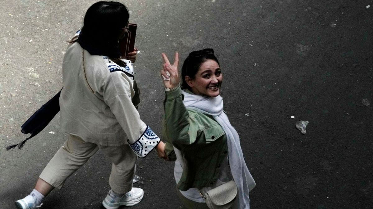 تن ندادن زنان در ایران به حجاب اجباری