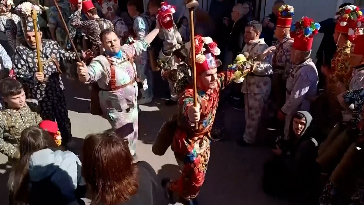 Tradition médiévale : des diables envahissent les rues d'un village espagnol