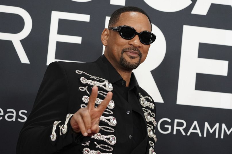 Will Smith trug einen Anzug von Balmain mit diamantbesetzten Verzierungen auf dem Mantel. 