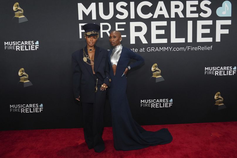 Janelle Monae, links, und Cynthia Erivo kommen zur 67. jährlichen Grammy-Verleihung.