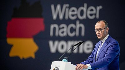 Friedrich Merz, CDU-Kanzlerkandidat und CDU-Bundesvorsitzender, spricht auf dem 37. Bundesparteitag der CDU in Berlin, Deutschland, Montag, 3. Februar 2025.
