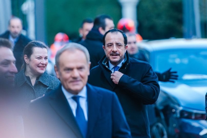 Ο ΝΙΚΟΣ ΧΡΙΣΤΟΔΟΥΛΙΔΗΣ ΠΡΟΣΕΡΧΟΜΕΝΟΣ - ΜΠΡΟΣΤΑ ΤΟΥ Ο ΝΤΟΝΑΛΝΤ ΤΟΥΣΚ