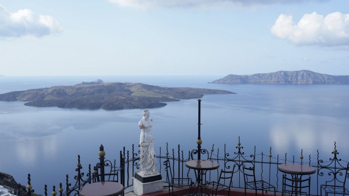 L'activité sismique près de Santorin s'intensifie. Des évacuations en cours.