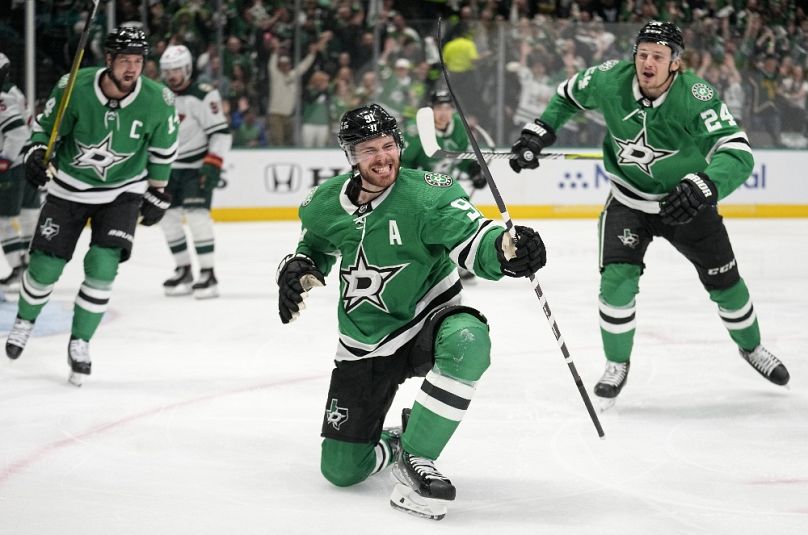 Tyler Seguin egy gólt ünnepel, 2023 áprilisában