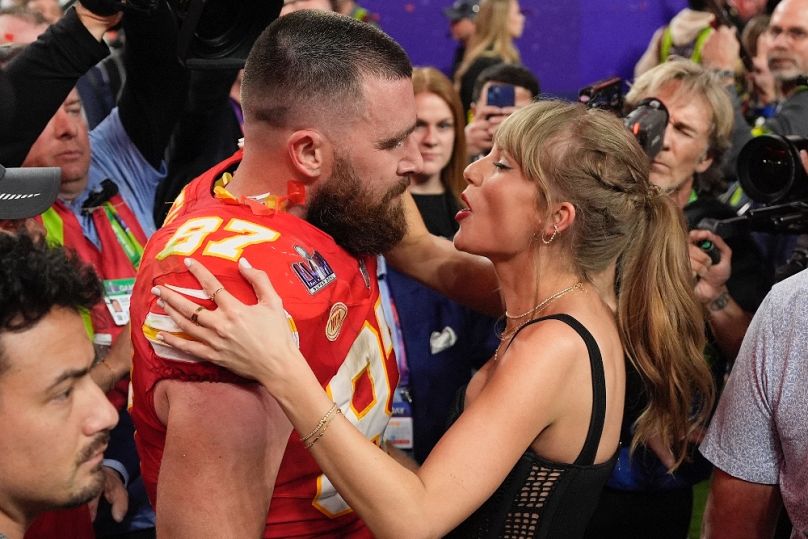 Travis Kelce és Taylor Swift a Super Bowl döntője után, Las Vegasban, 2024 februárjában