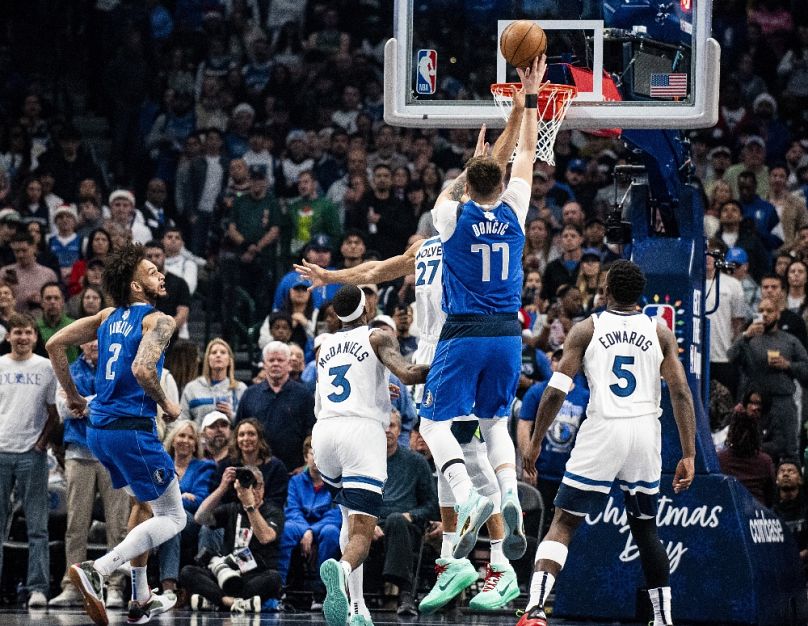 Luka Dončić a 77-es mezben a Timberwolves elleni meccsen, 2024. december 25-én