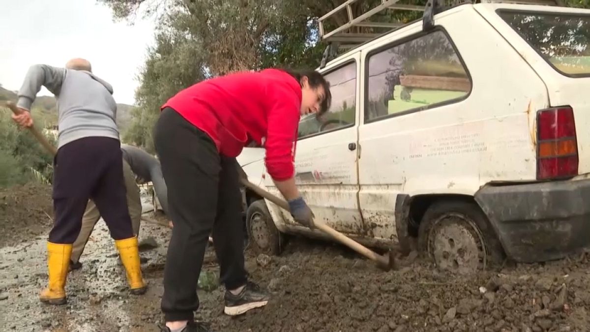 Βίντεο. Ιταλία: Σε εξέλιξη επιχείρηση καθαρισμού όσων άφησε πίσω της η θεμονηνία