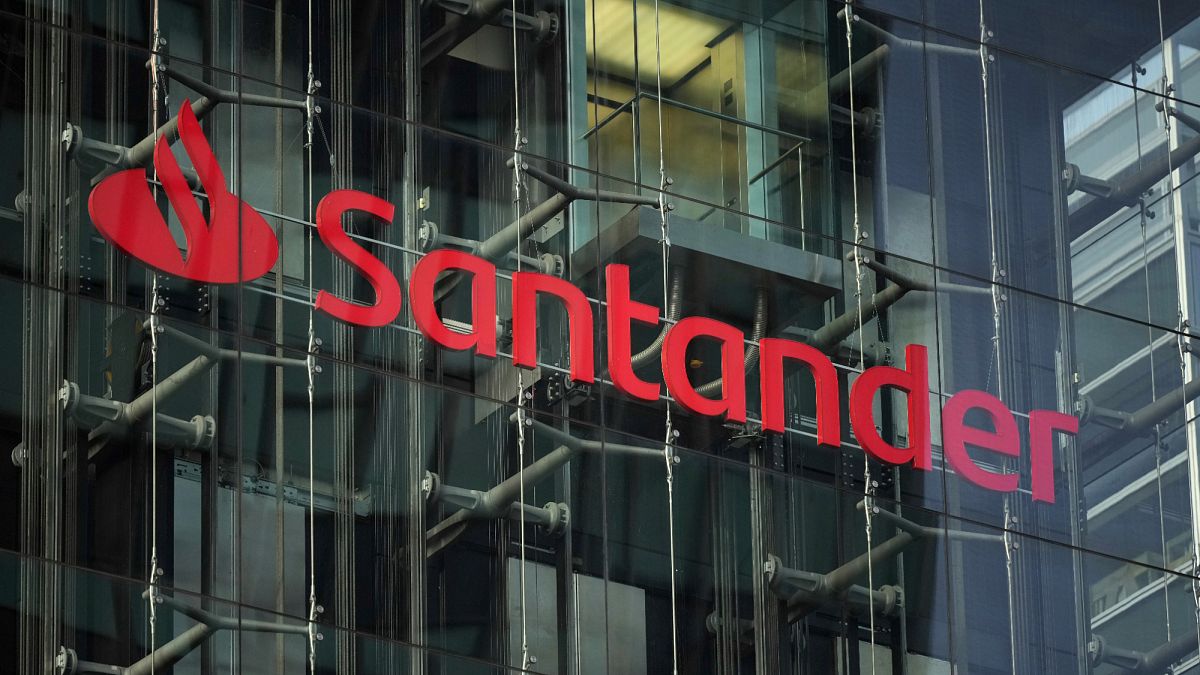 桑坦德（Santander）宣布回購計劃，而CA也看到收益上漲