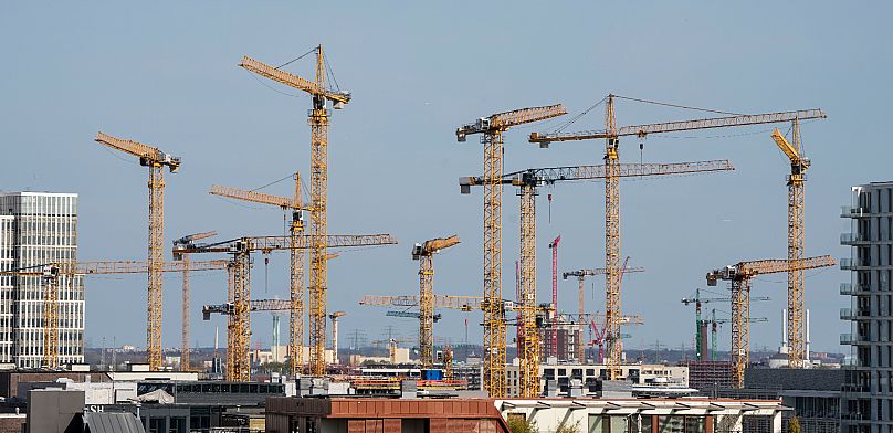Auch  die schwierige Lage der Bauindustrie trägt zur Wohnungskrise bei