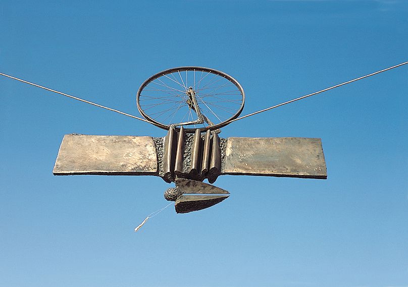 Έντομο κρεμασμένο από ρόδα ποδηλάτου , 1963