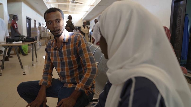 الصيدلي السماني الحاج، حيث يروي كيف تم تدمير المنشأة بالكامل بعد اقتحامها من قبل قوات الدعم السريع