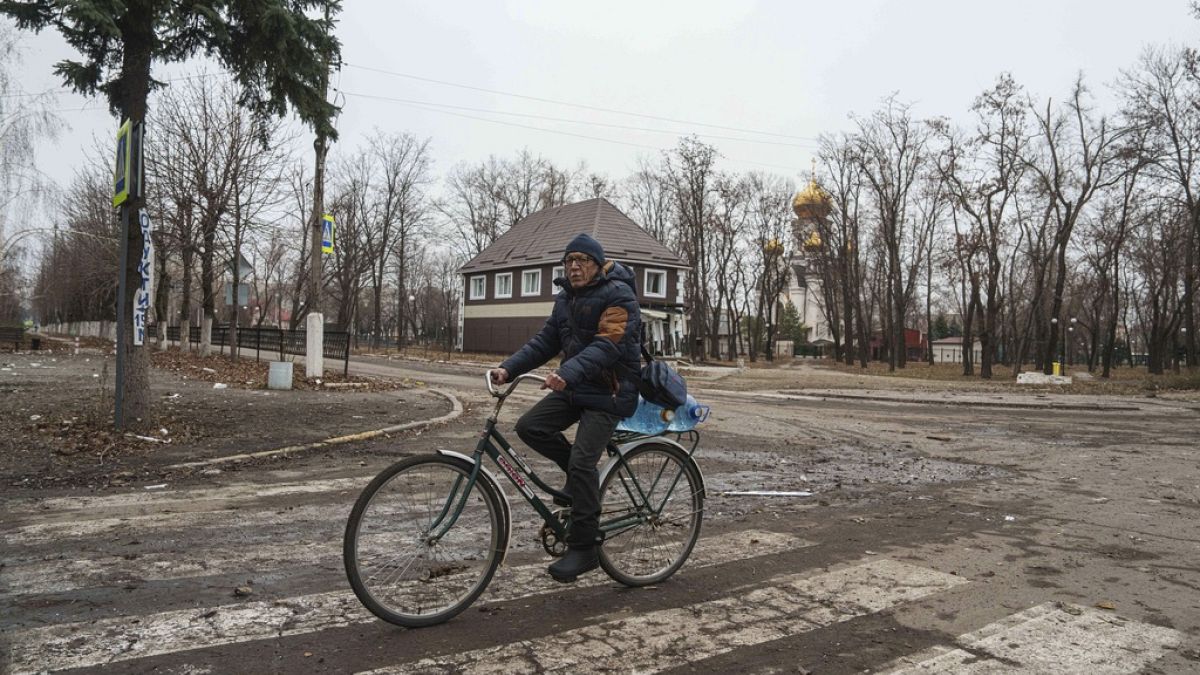 Pokrovsk : les derniers récalcitrants refusent de quitter la ville fantôme encerclée par les Russes