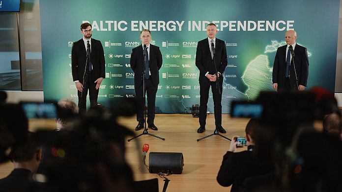 I Paesi baltici si staccano dalla rete elettrica russa, domenica il collegamento con l'Ue