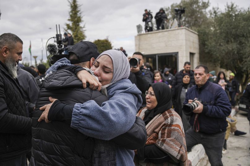 استقبال الأسرى الفلسطينيين بحفاوة بعد الإفراج عنهم من السجون الإسرائيلية، في مدينة رام الله بالضفة الغربية، يوم السبت 8 فبراير 2025. 