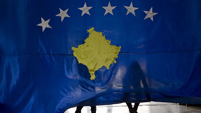 Elezioni in Kosovo: urne aperte, crisi economia e tensioni etiche al centro della campagna