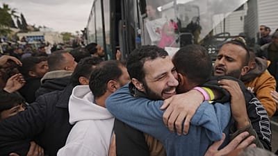 Video. West Bank, Gaza crowds greet 183 former Palestinian ...