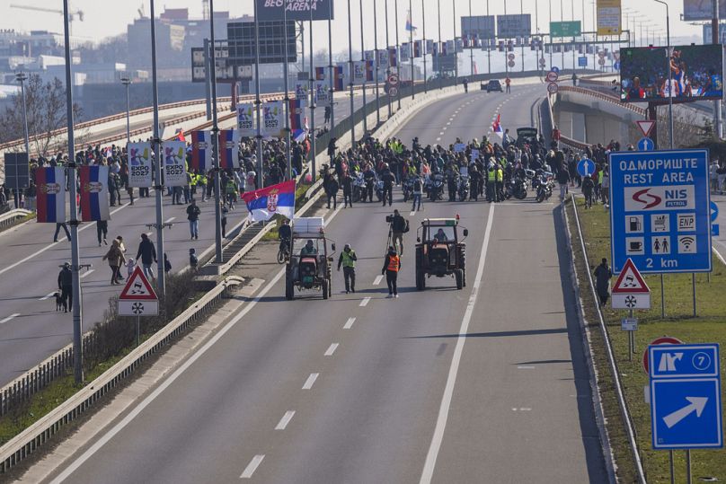 Szerbia több pontján bénították meg újra a forgalmat a kormányellenes tüntetők