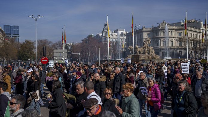 Emergenza abitativa in Spagna: migliaia di persone protestano a Madrid per il diritto alla casa