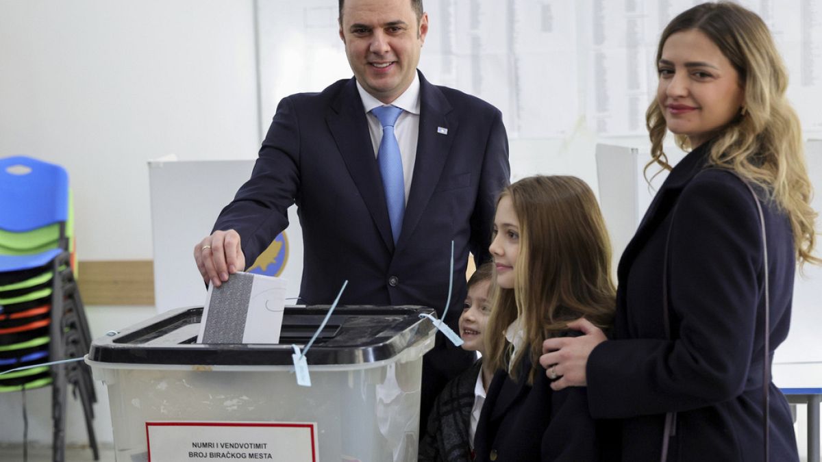 Nincs meglepetés: a kormánypárt győzelmét mutatják az exit pollok Koszovóban