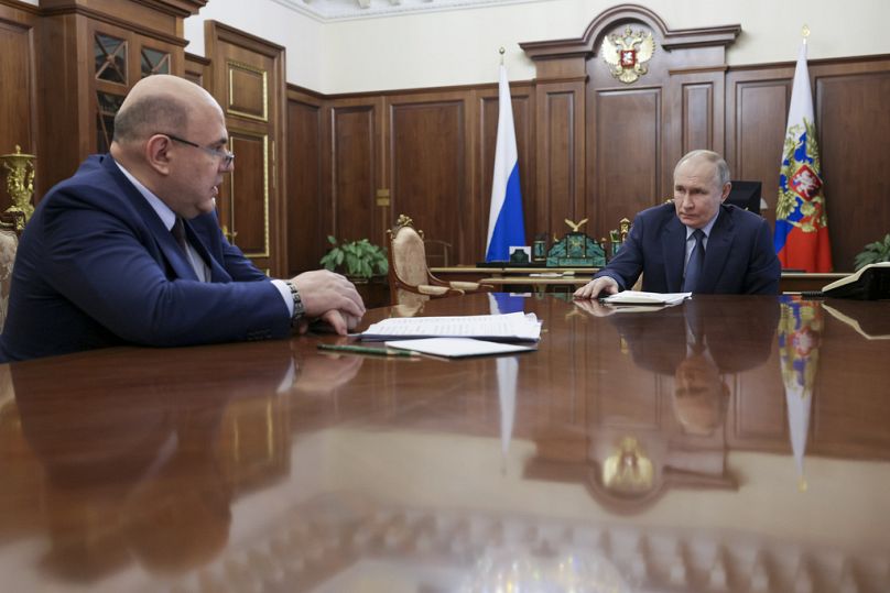 Putyin elnök és Misusztyin miniszterelnök