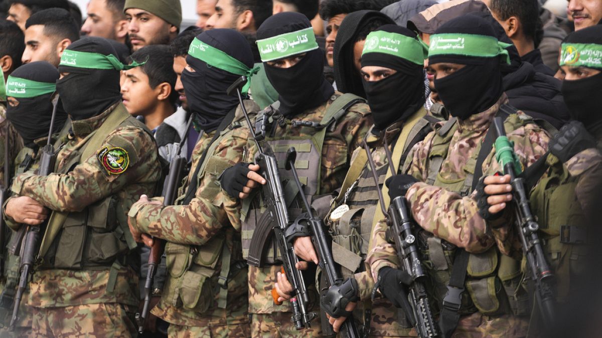 حركة حماس بين فكي العشائر الفلسطينية وتراجع الدعم الإيراني.. صراع نفوذ ومعركة بقاء في غزة