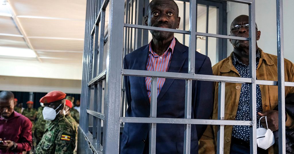 Ouganda : Kizza Besigye tente d'obtenir la suspension de son procès