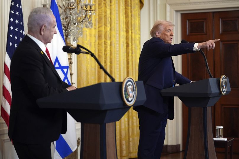 Prezydent Donald Trump odpowiada na pytania reporterów w czasie konferencji z premierem Izraela Benjaminem Netanjahu
