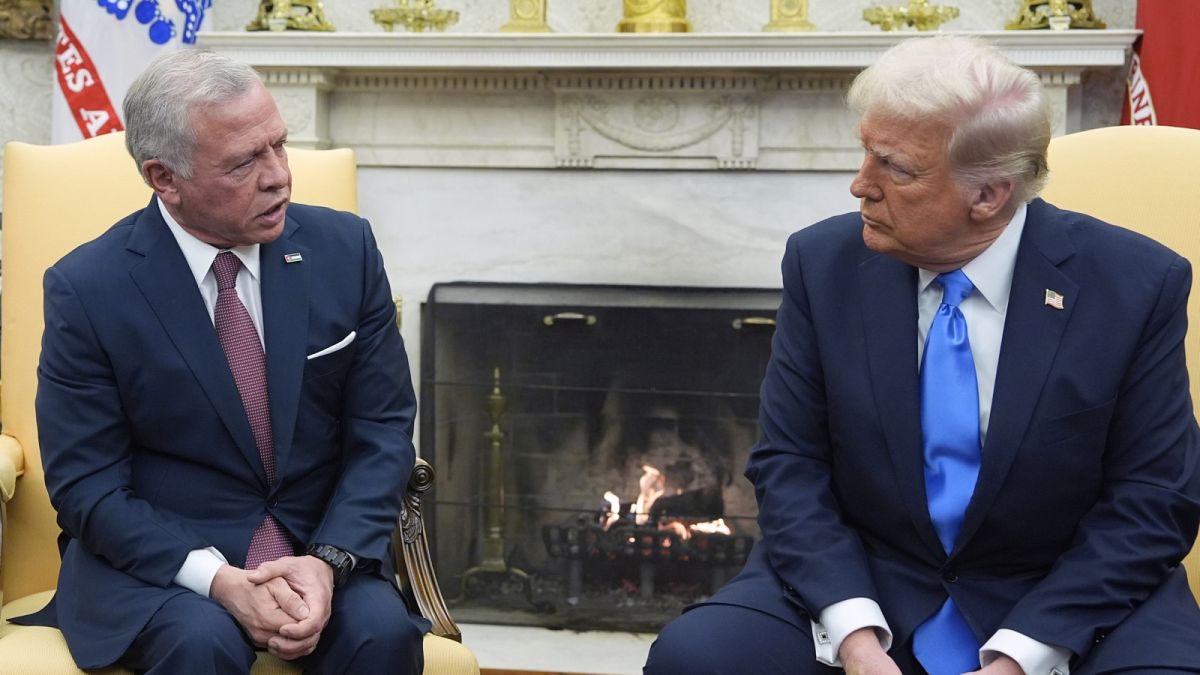 Kétezer beteg gázai gyerek befogadását ígérte meg a jordán király Trumpnak