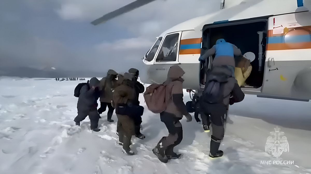 Plus de 100 pêcheurs russes sauvés d'une banquise à la dérive