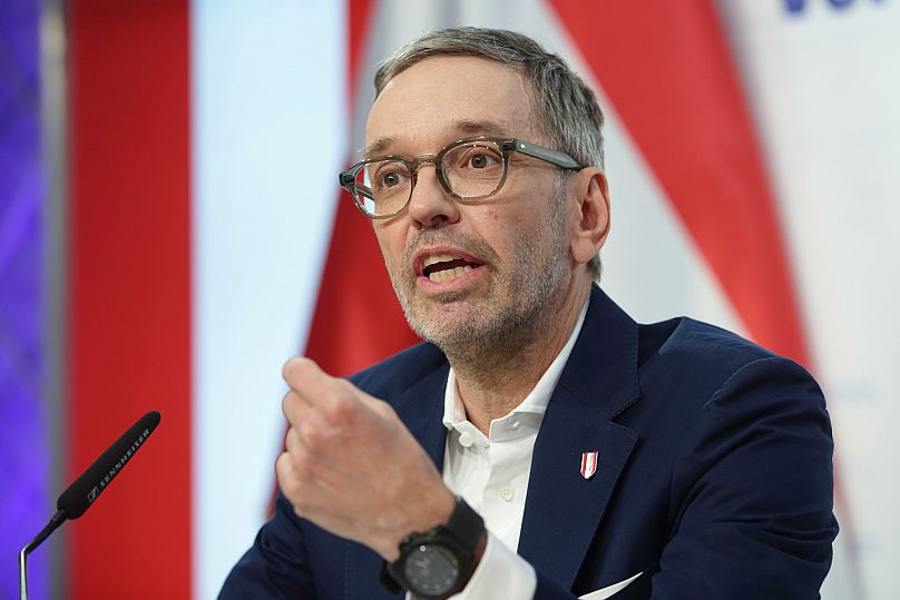Le chef du Parti de la liberté (FPÖ), Herbert Kickl, s'exprime lors d'une conférence de presse à Vienne, en Autriche, le mardi 7 janvier 2025.