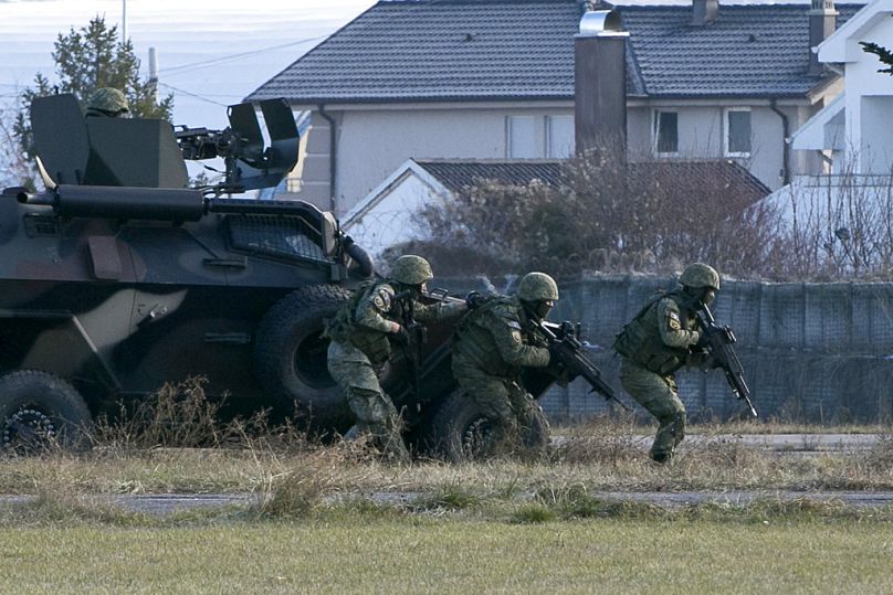 Kosova Güvenlik Güçleri tatbikat yapıyor.