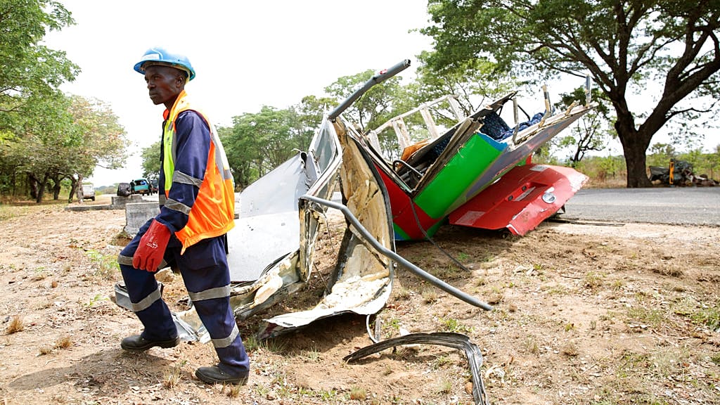 24 killed in bus-truck collision in Zimbabwe | Africanews