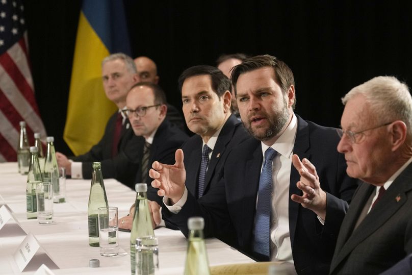 US-Vizepräsident JD Vance und US-Außenminister Marco Rubio treffen mit Präsident Selenskyj während eines bilateralen Treffens 