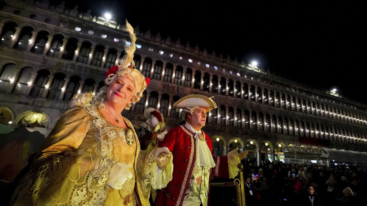 De Venise à Viareggio en passant par Rome : le carnaval bat son plein en Italie !