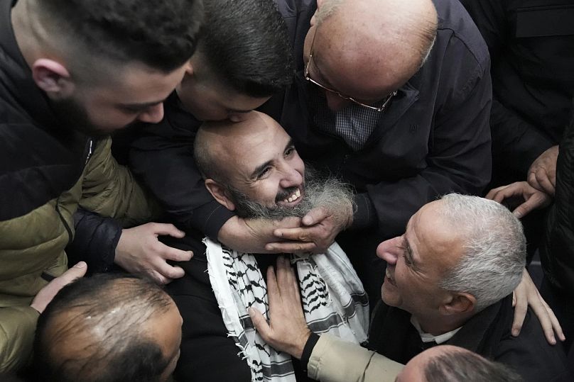 Filistinli tutuklu Waddeh Bazrah, altıncı esir takası kapsamında serebest kaldıktan sonra Ramallah'ta