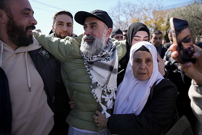 استقبال الأسير الفلسطيني حسن عويس بعد إطلاق سراحه من السجون الإسرائيلية في مدينة رام الله بالضفة الغربية، السبت 15 فبراير/شباط 2025